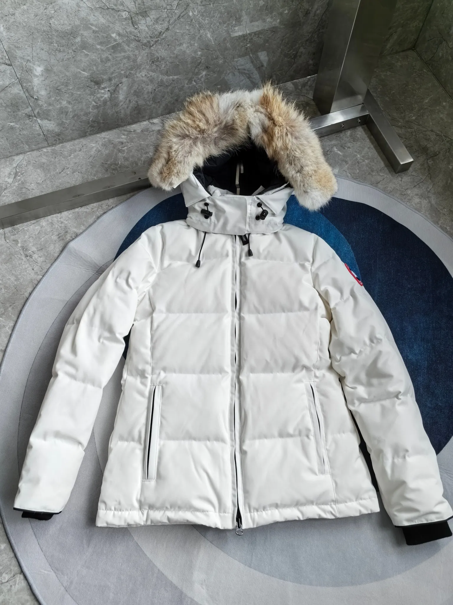 P860 E04 Chelsea women's model off-white.